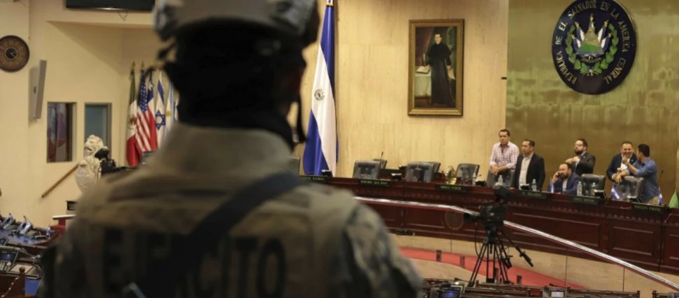 Ελ Σαλβαδόρ: Αφέθηκε ελεύθερη η 31χρονη που είχε καταδικαστεί σε 30 χρόνια λόγω του θανάτου της αγέννητης κόρης της